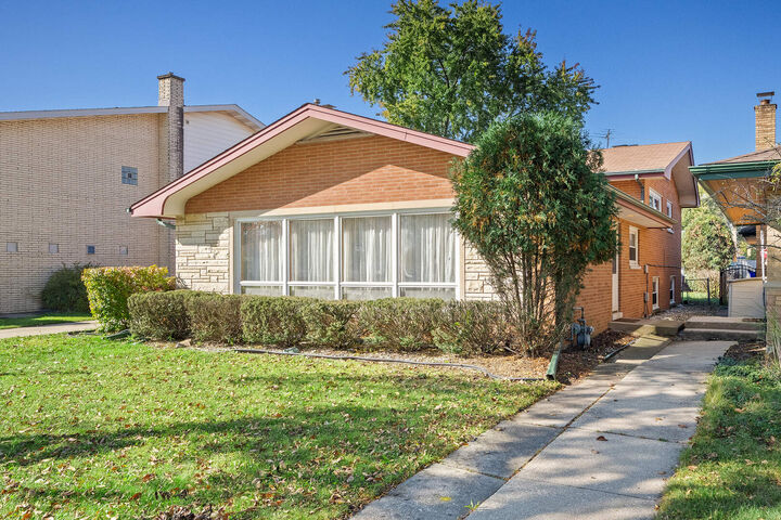 Property Photo: 1542 Raymond Avenue IL 60526