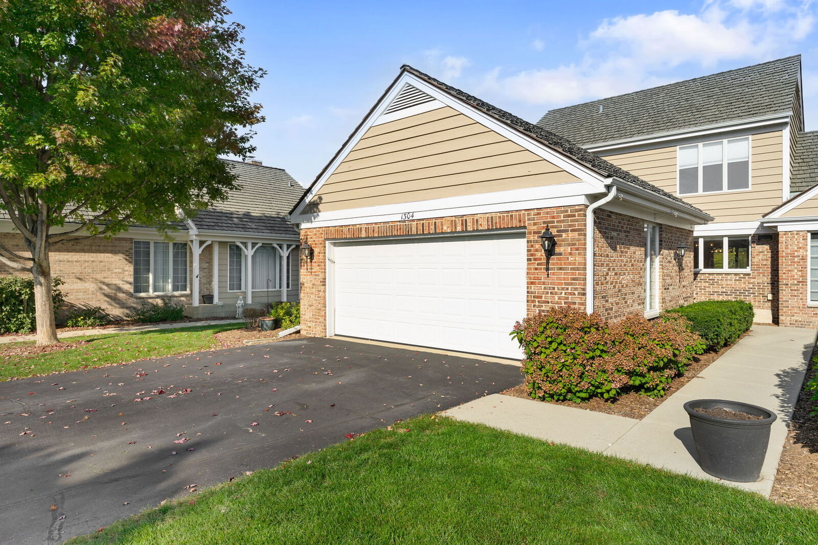 Property Photo:  1304 Shire Circle 4  IL 60067 