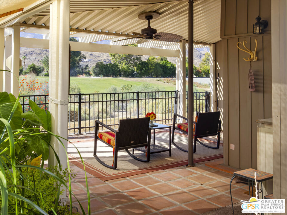 Property Photo: 160 Vista De Oeste CA 92264