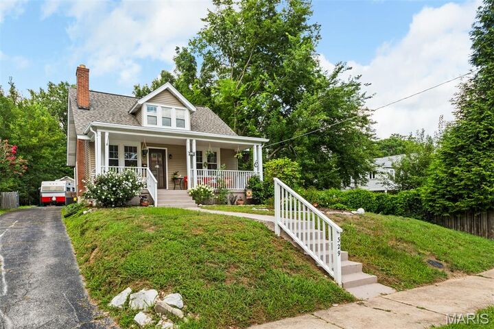 Property Photo:  329 Stark Court  MO 63119 