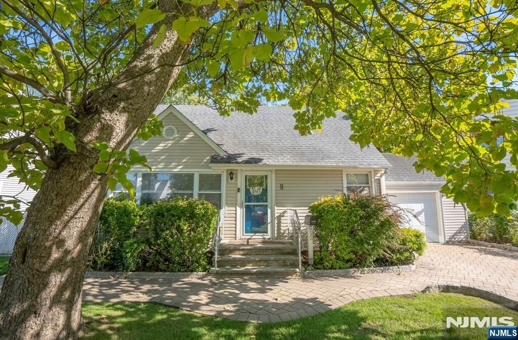 Property Photo:  11 Jackson Place  NJ 07074 
