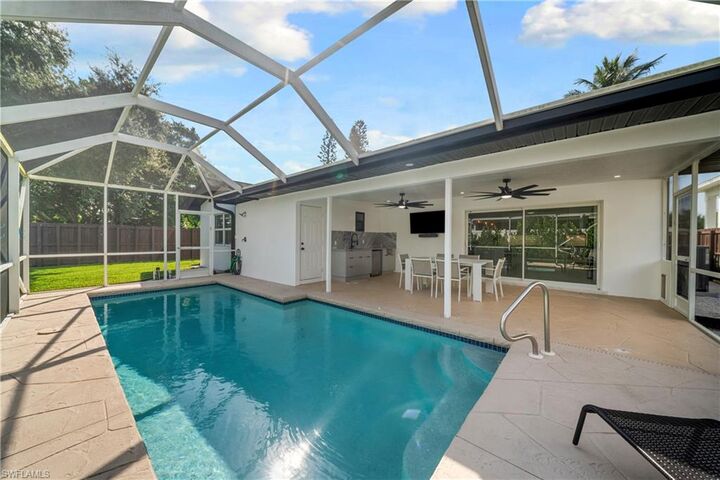 Property Photo:  458 Quail Dr  FL 34145 