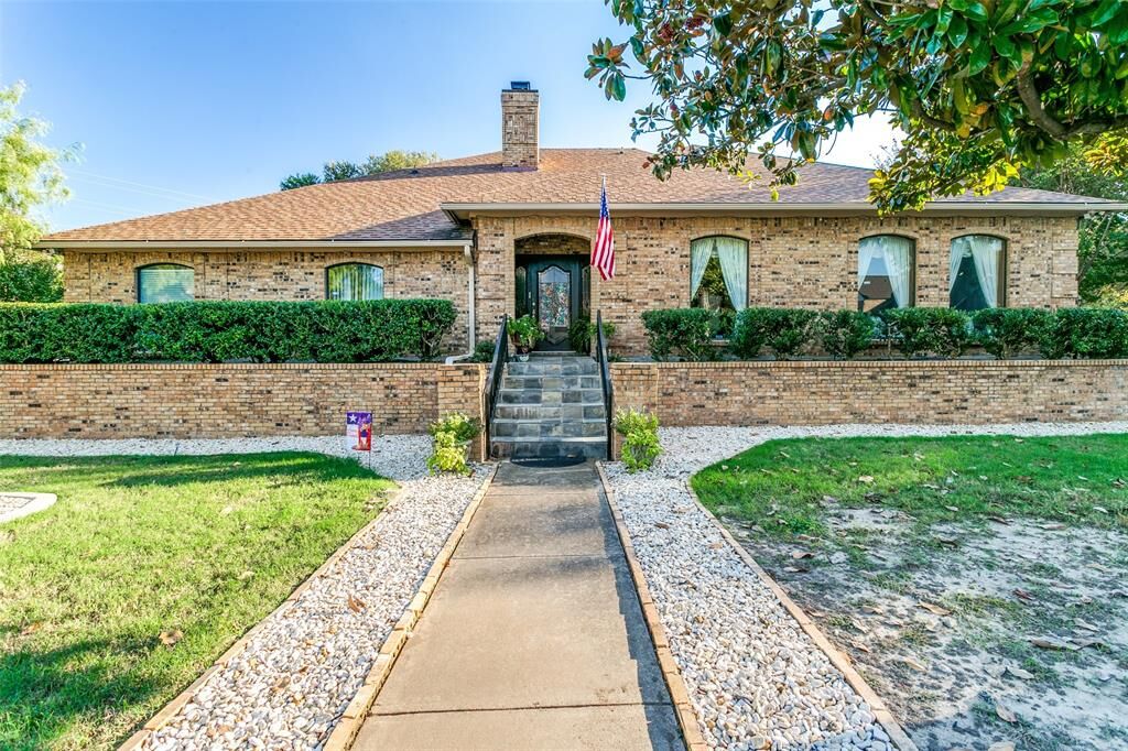 Property Photo: 6801 Bellaire Court S TX 76132