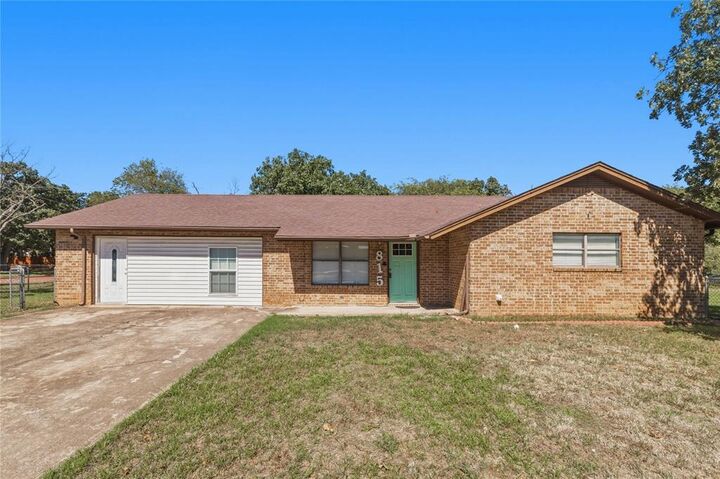 Property Photo:  815 W Patterson Street  TX 76448 