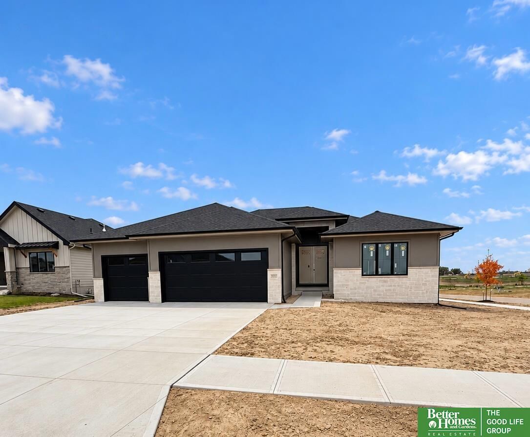 Property Photo:  5924 N 198th Street  NE 68022 