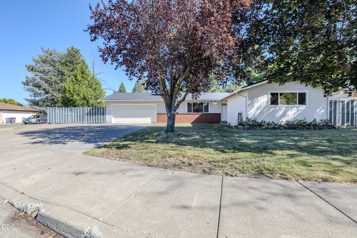 Property Photo: 1153 Kelly Street OR 97501