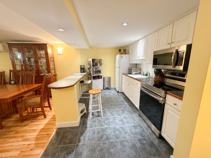 Property Photo:  7 Greenville St 1B  MA 02143 
