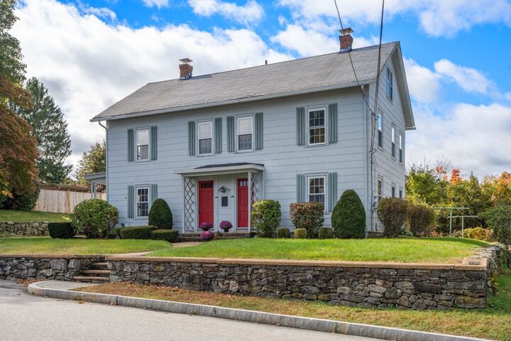 Property Photo: 106 Chestnut St MA 01550