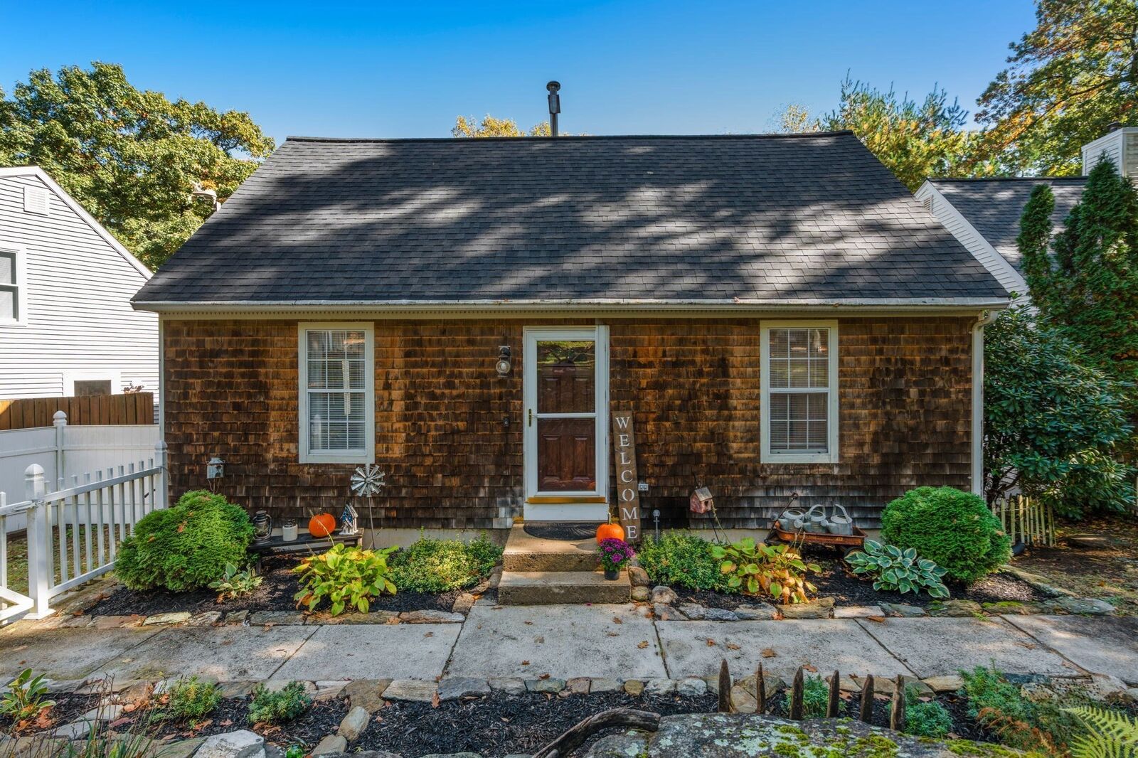 Property Photo:  4 Williamsburg Dr  MA 01569 