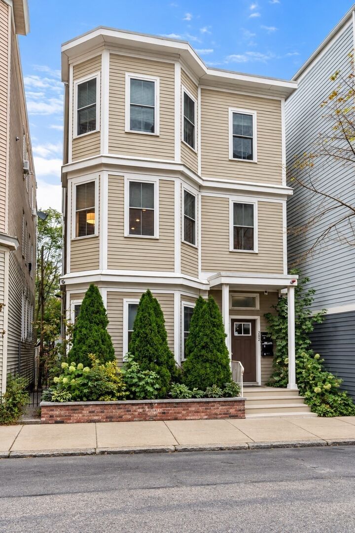Property Photo:  282 Maverick St 2  MA 02128 
