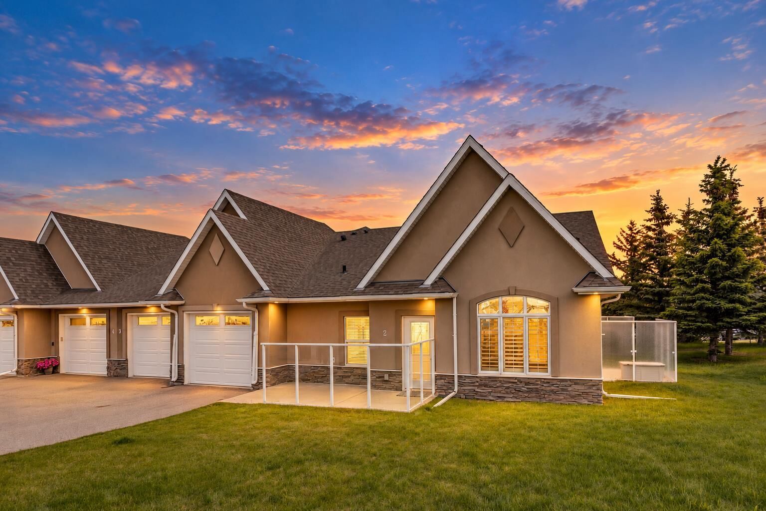 Property Photo:  20 River Heights View 2  AB T4C 0M9 