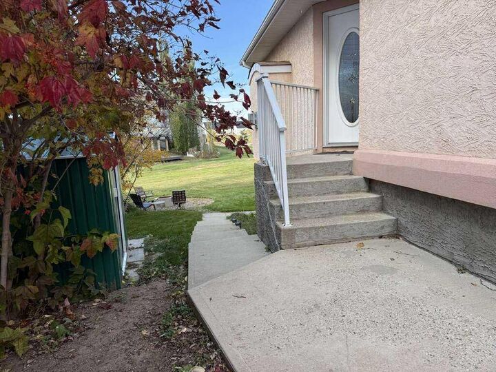 Property Photo:  71 White Pelican Court  AB T1R 0X5 