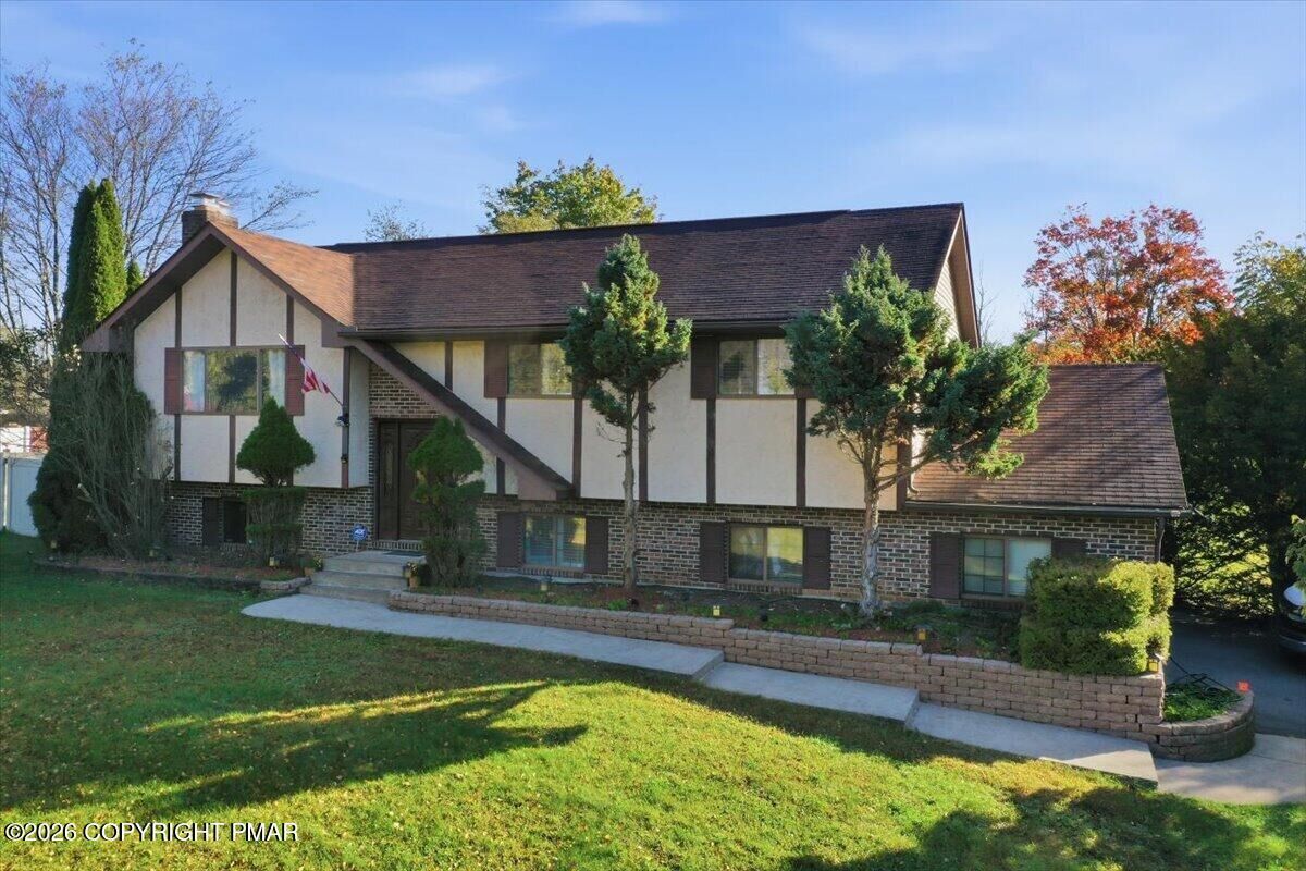 Property Photo: 1112 Scott Street PA 18322