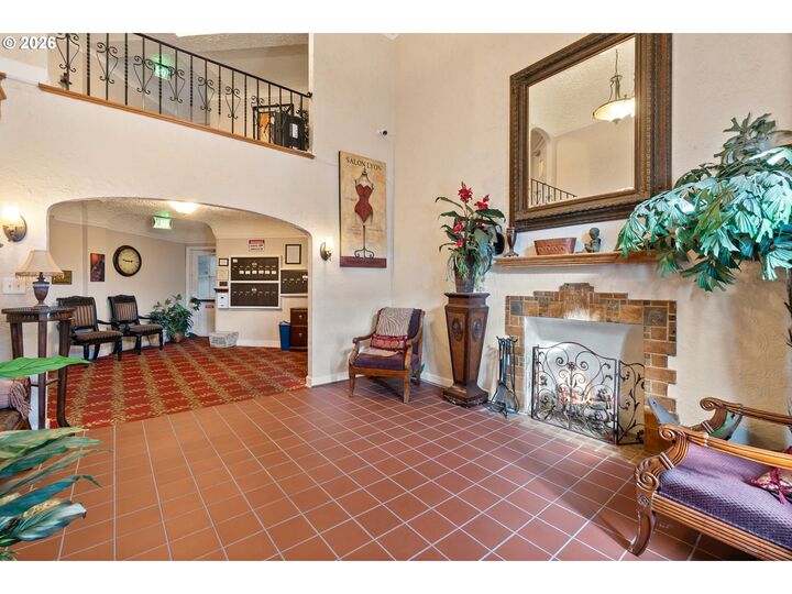 Property Photo:  711 NE Randall Ave 301  OR 97232 
