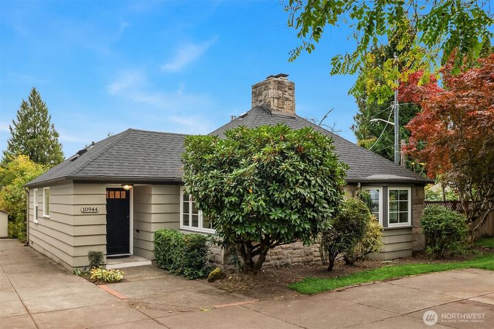 Property Photo: 10944 23rd Avenue NE WA 98125