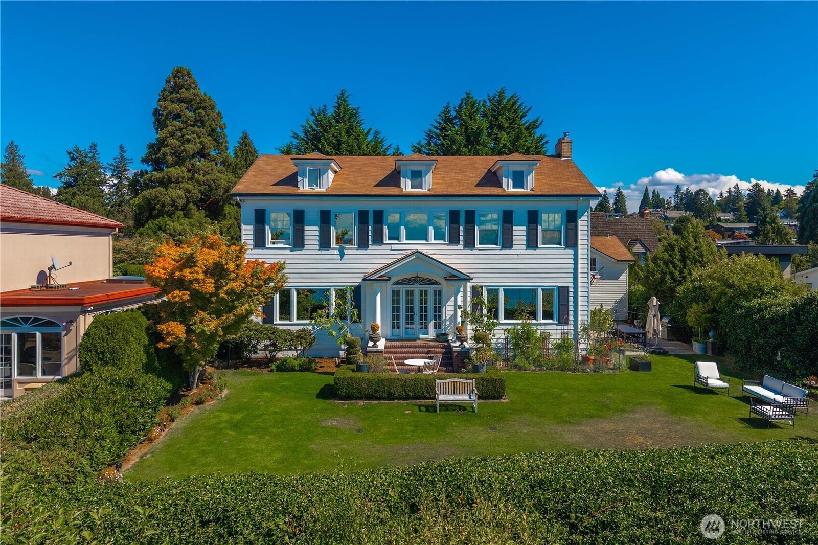 Property Photo:  3233  Magnolia Boulevard W  WA 98199 
