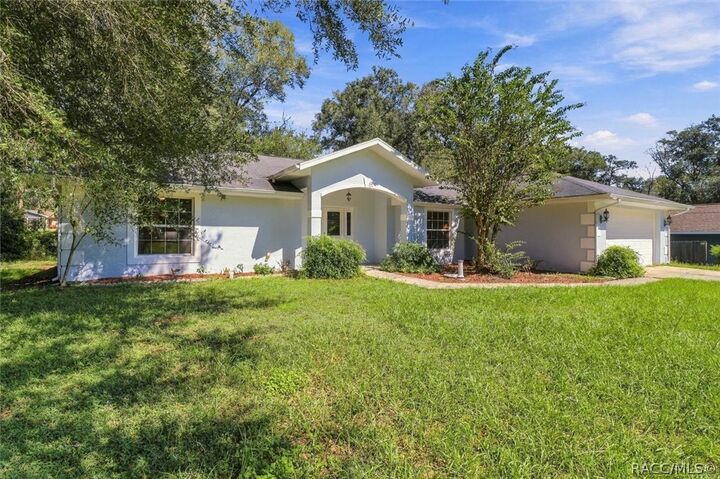 Property Photo: 3075 E Crown Drive FL 34453
