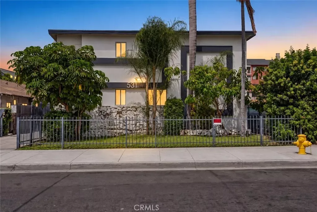 Property Photo:  531 W Hyde Park  CA 90302 