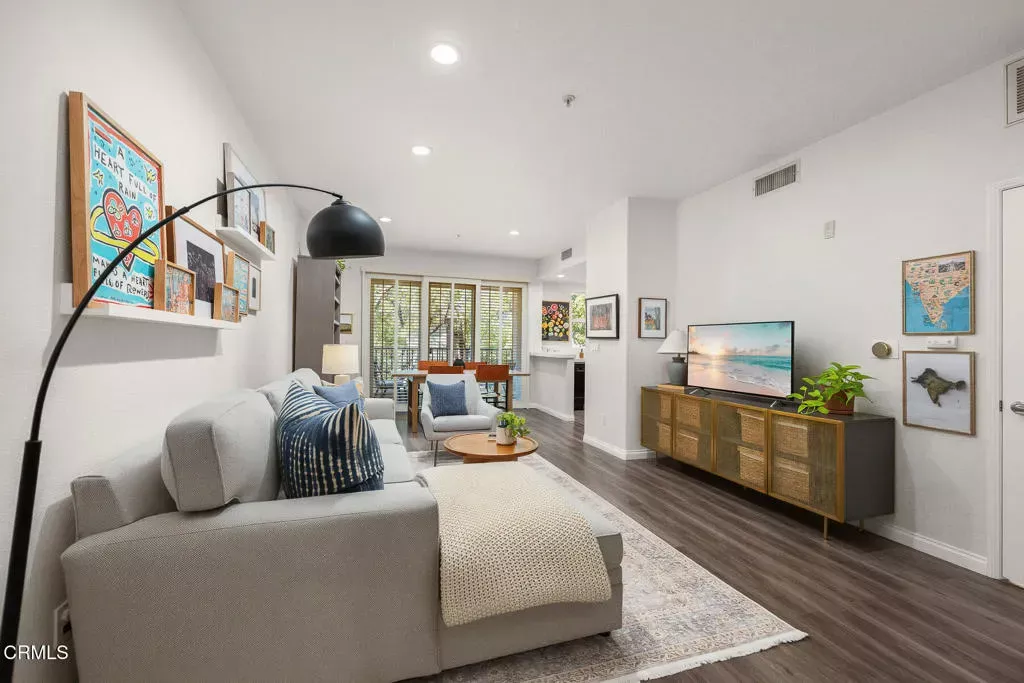 Property Photo:  286 N Madison 314  CA 91101 