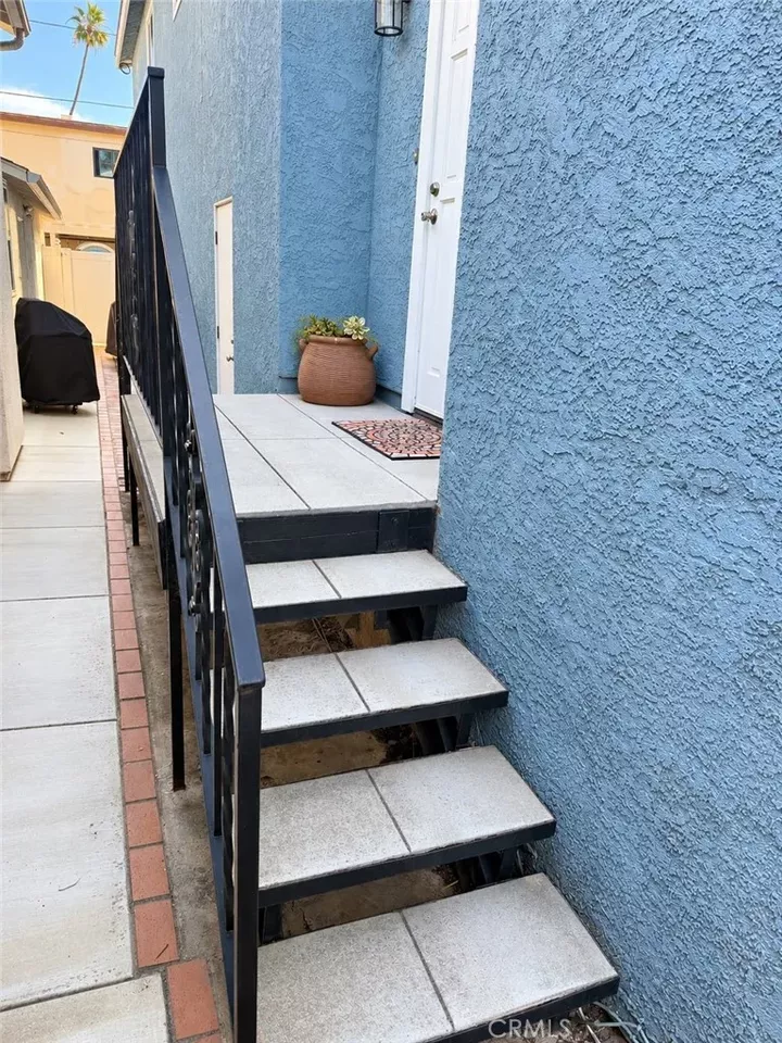 Property Photo:  228 5th St, #2  CA 90740 