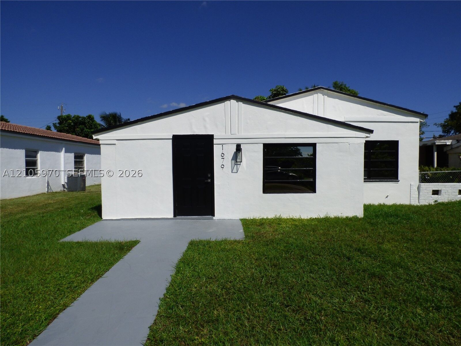 Property Photo:  1679 NE 180th St  FL 33162 