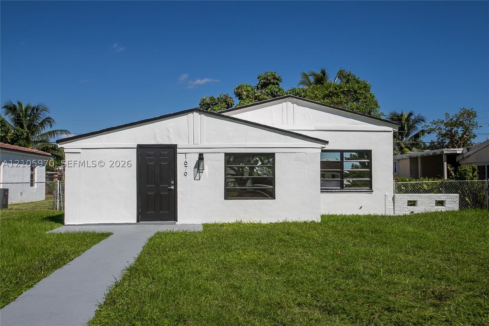 Property Photo:  1679 NE 180th St  FL 33162 