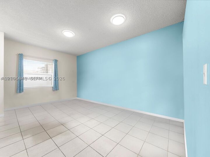 Property Photo: 2308 SE 24th Ave 2308 FL 33035