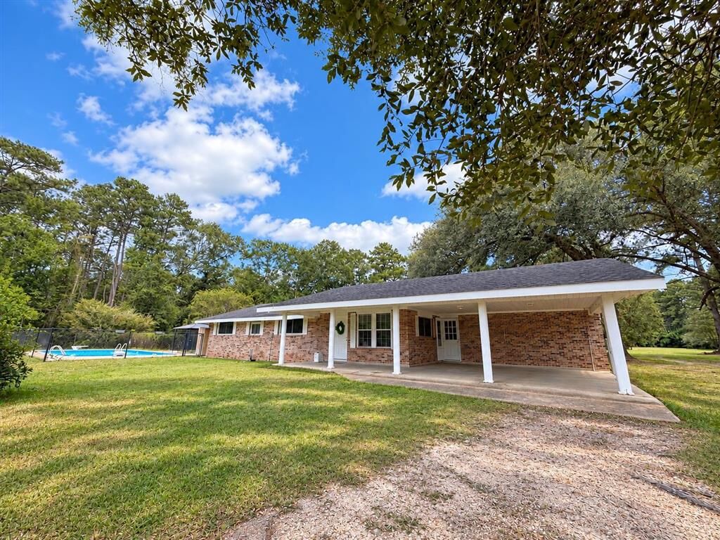 Property Photo: 1056 Martin Road LA 70634