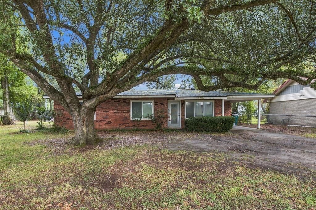 Property Photo: 1404 Shaw Drive LA 70668