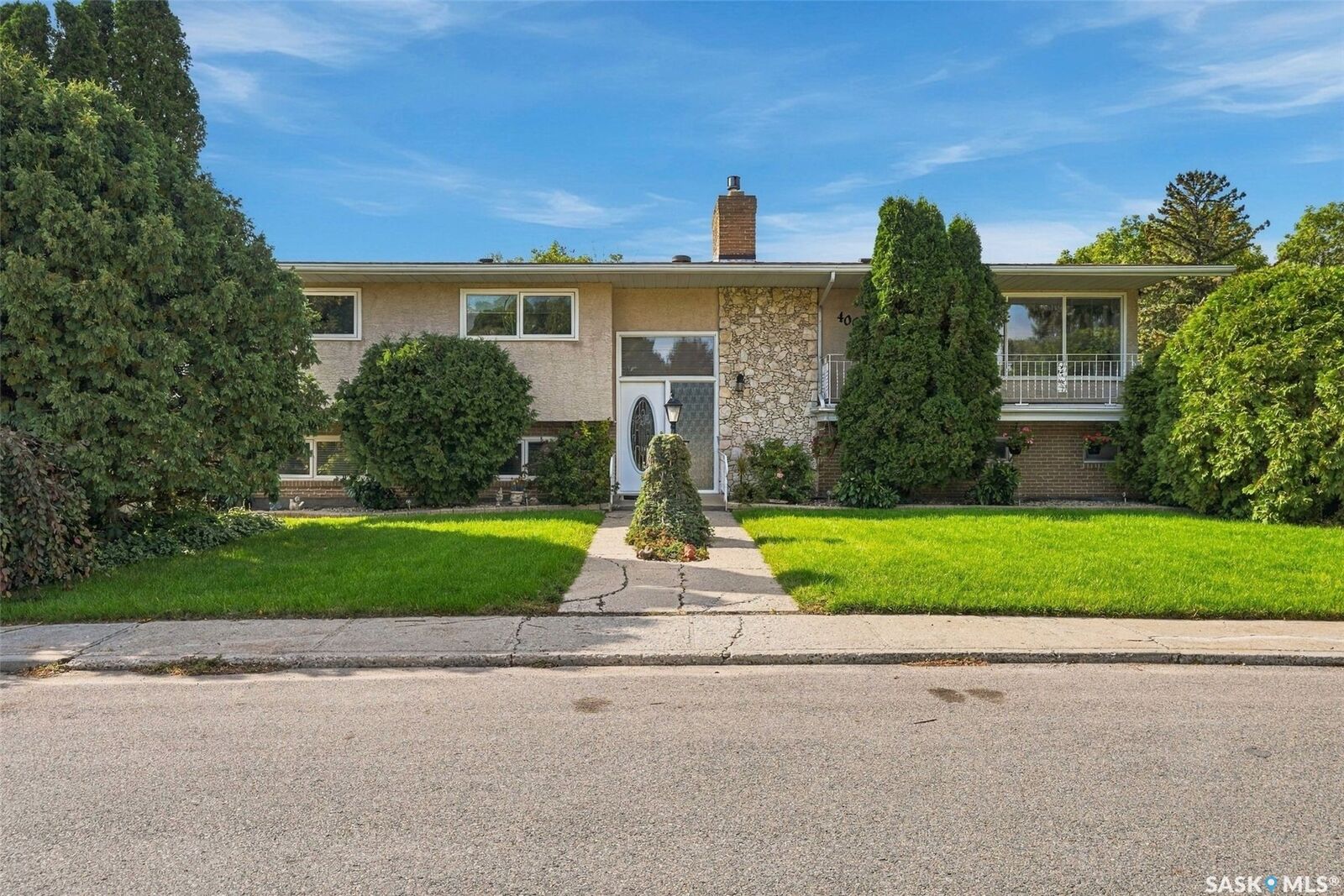 Property Photo:  4002 Elphinstone Street  SK S4S 3K9 