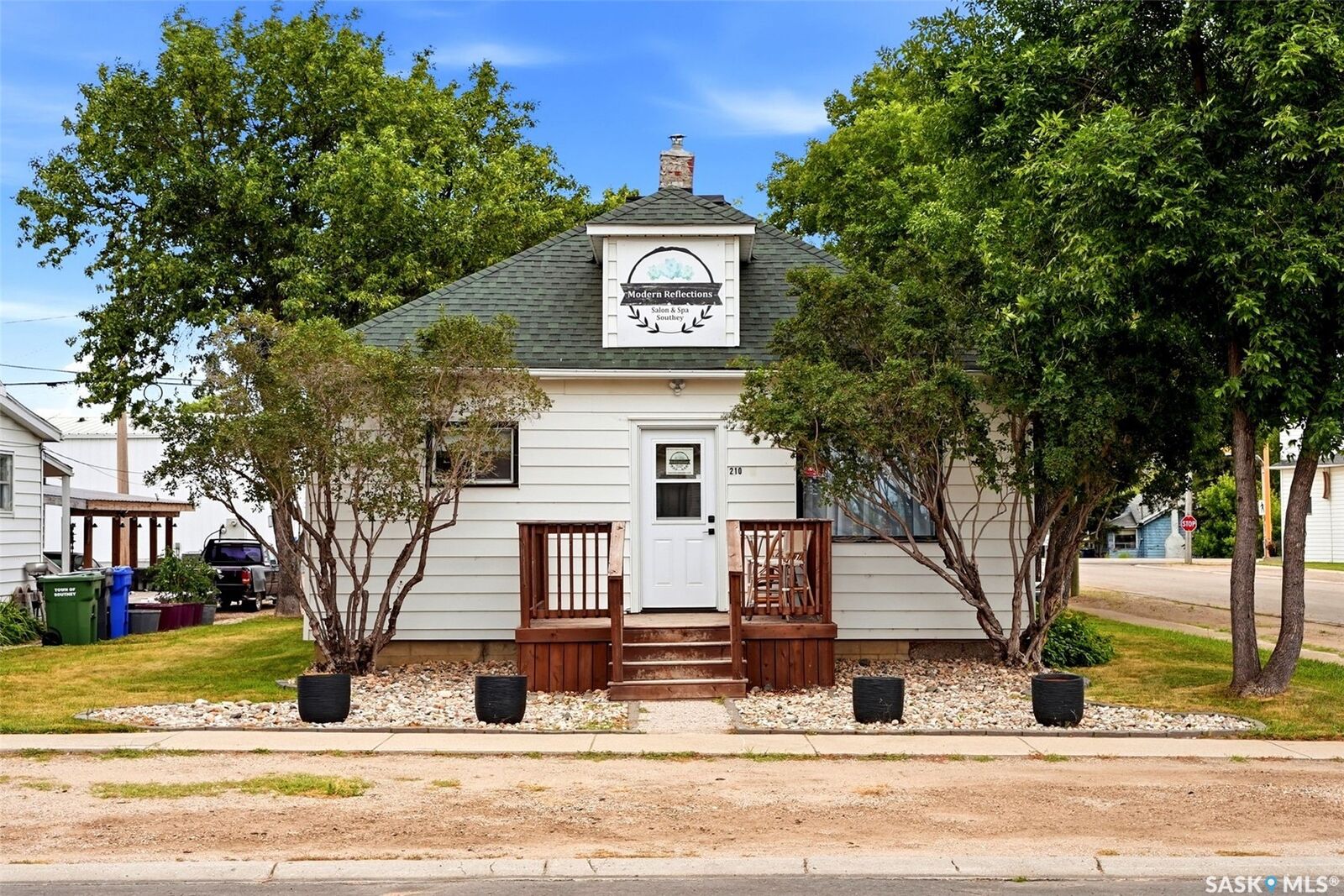 Property Photo:  210 Byron Street  SK S0G 4P0 