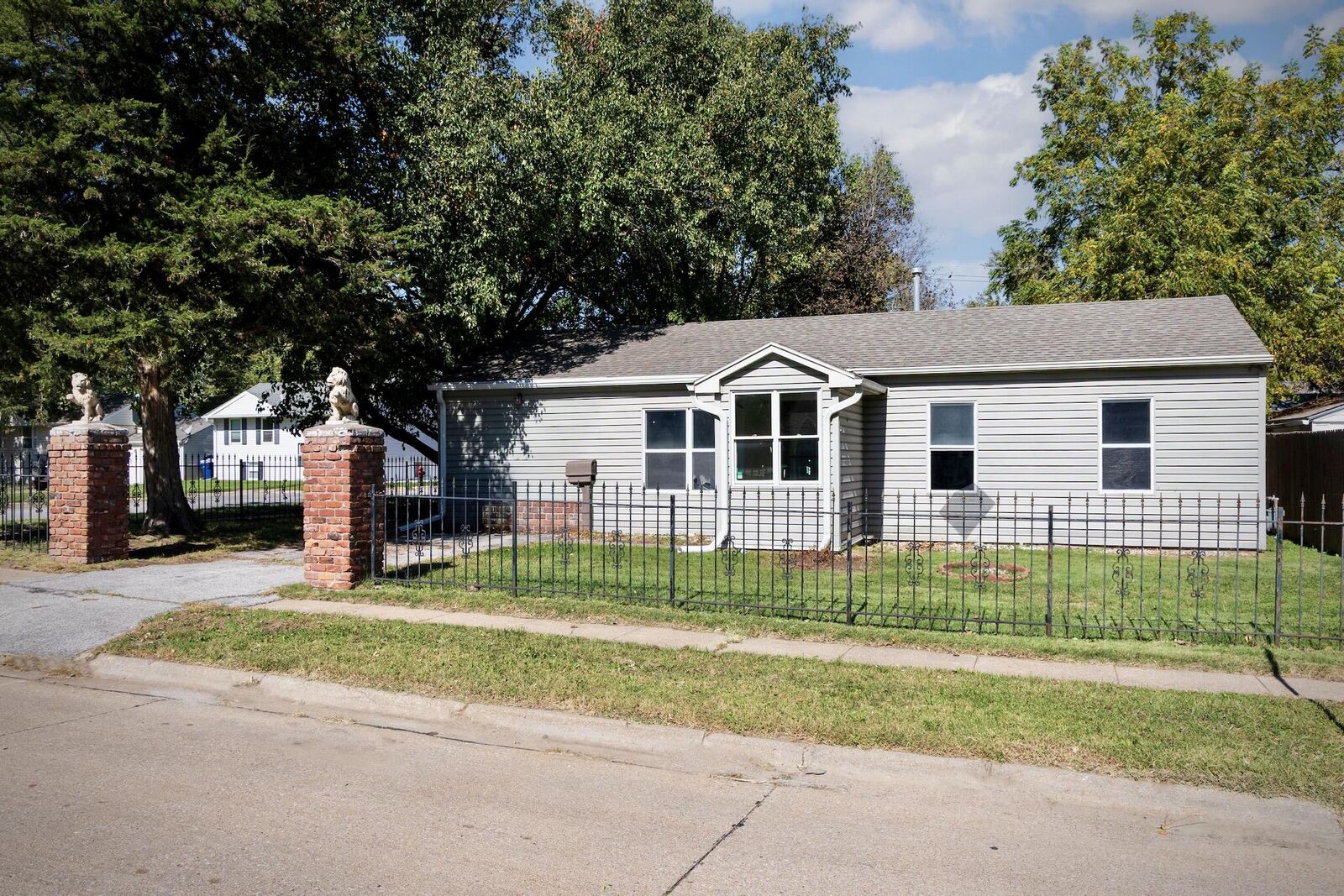 Property Photo: 1302 Dorene Boulevard IA 51510