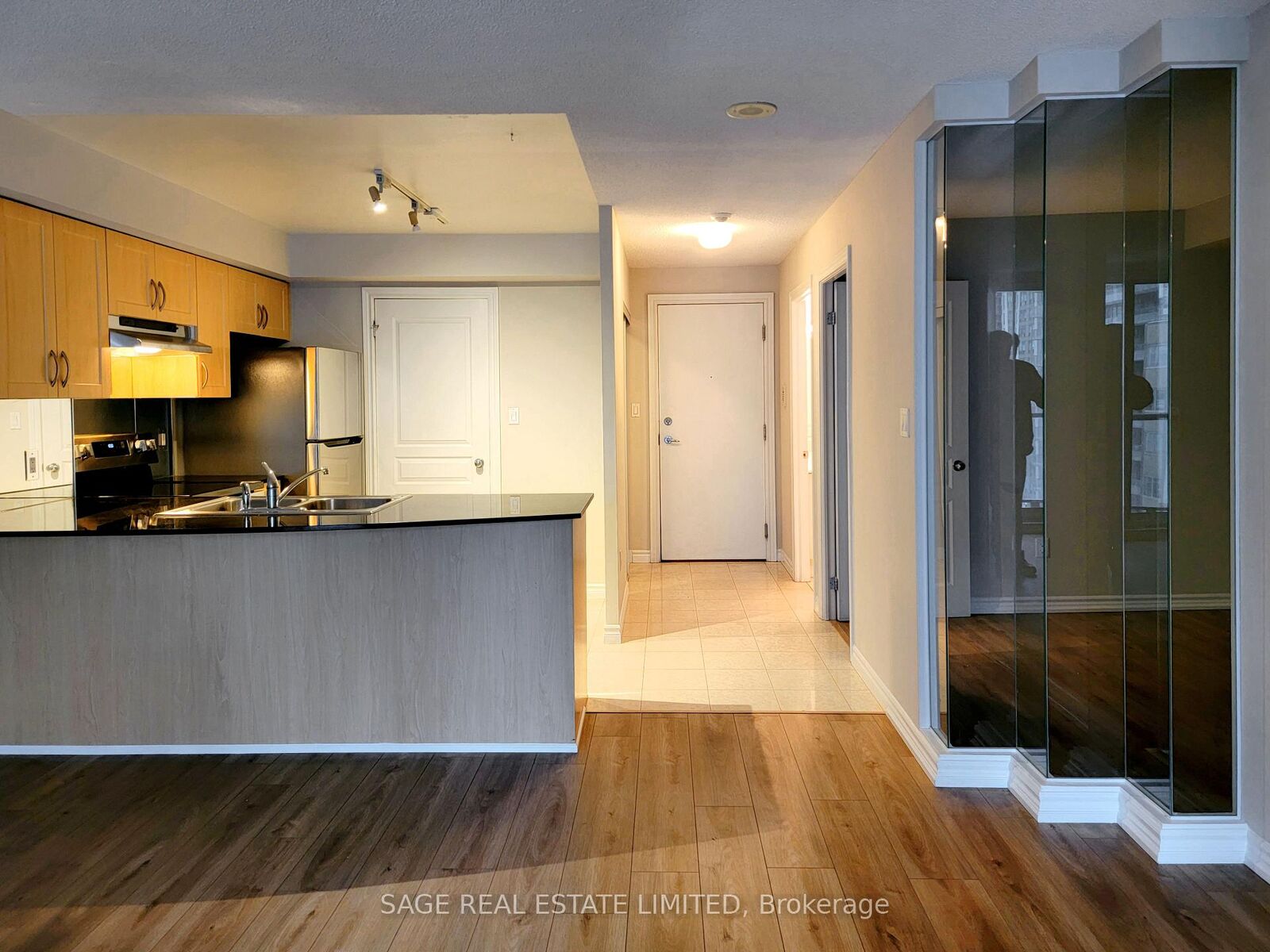 Property Photo:  801 Bay Street 1505  ON M5S 1Y9 
