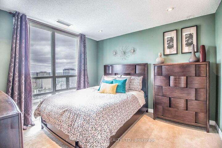 Property Photo:  5 Michael Power Place Ph02  ON M9A 0A3 