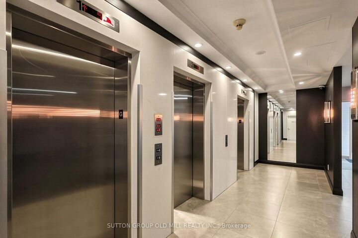 Property Photo:  3504 Hurontario Street 3109  ON L5B 0B9 