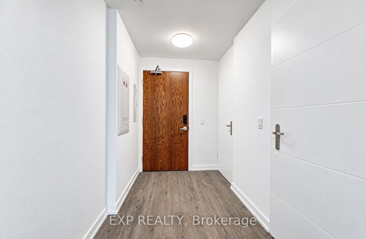 Property Photo:  30 Francis Street S 1504  ON N2G 0B5 
