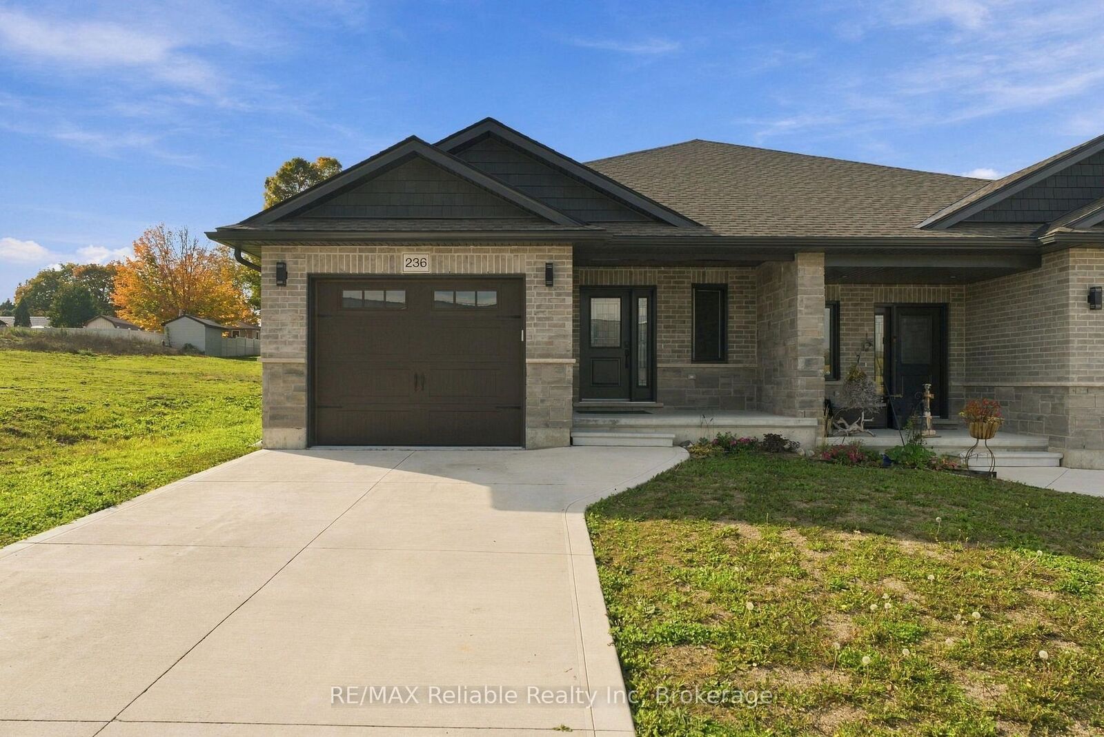 Property Photo:  236 Beech Street  ON N0M 1L0 