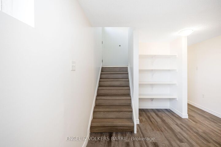 Property Photo:  22A Bernick Drive Lower  ON L4M 5J5 