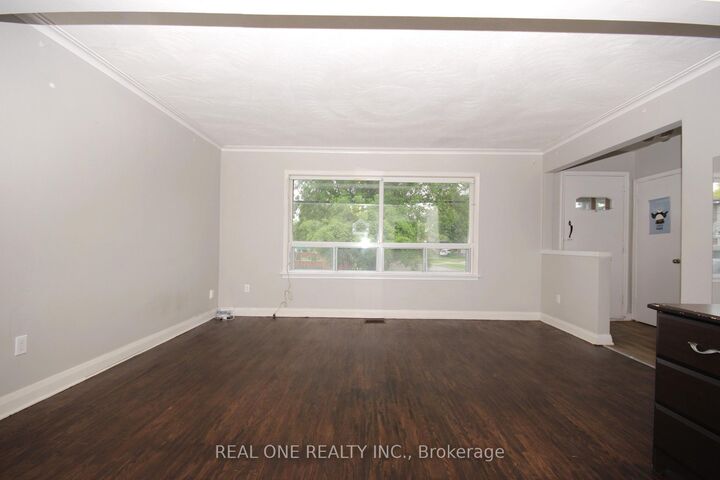 Property Photo:  157 Shropshire Drive Main  ON M1P 1Z6 