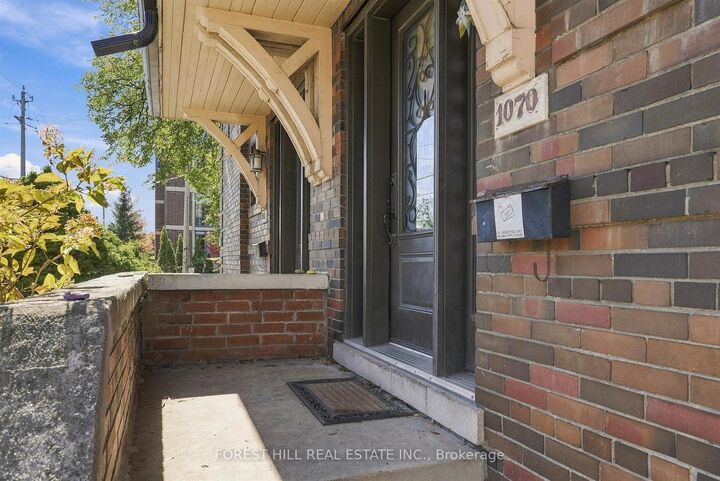 Property Photo: 1070 Avenue Road Unit A ON M5N 2C9