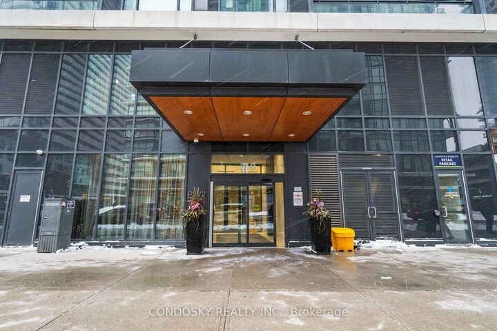 Property Photo:  510 Curran Place 4109  ON L5B 0J8 