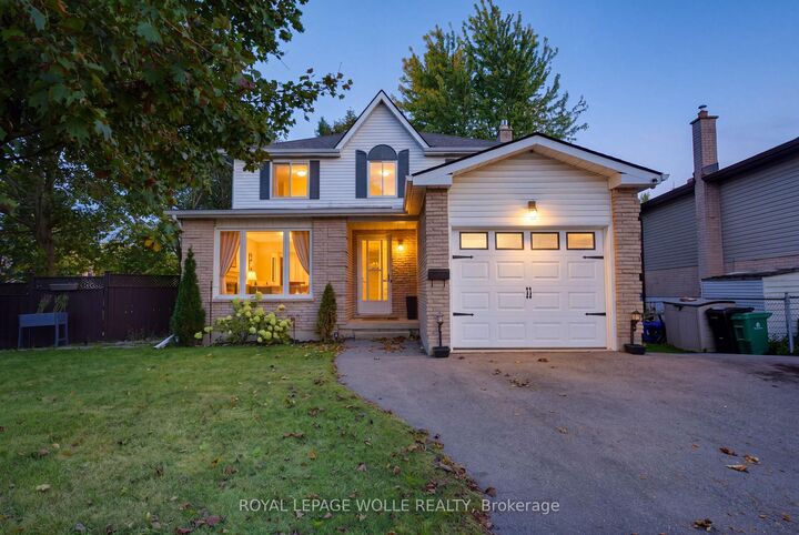 Property Photo:  74 Stirling Macgregor Drive  ON N1S 4T1 