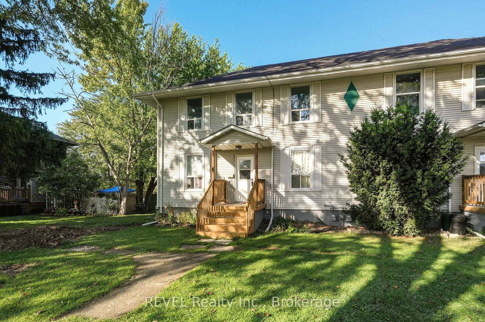 Property Photo:  23 Plymonth Road  ON L3B 3C4 