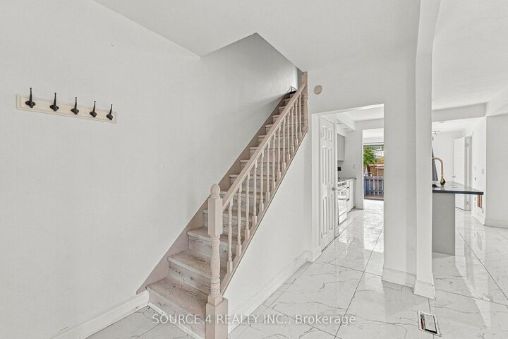Property Photo:  43 Dalkeith Avenue  ON L8L 3J3 