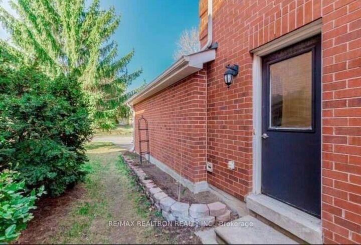 Property Photo:  715 Shanahan Boulevard Bsmt  ON L3X 1P8 