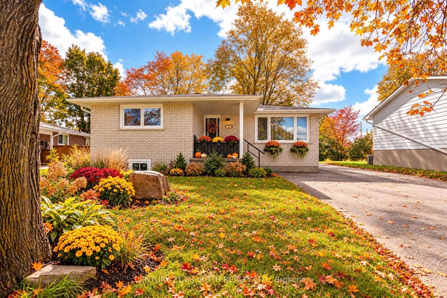 Property Photo:  5 East Gate  ON L4M 2V9 