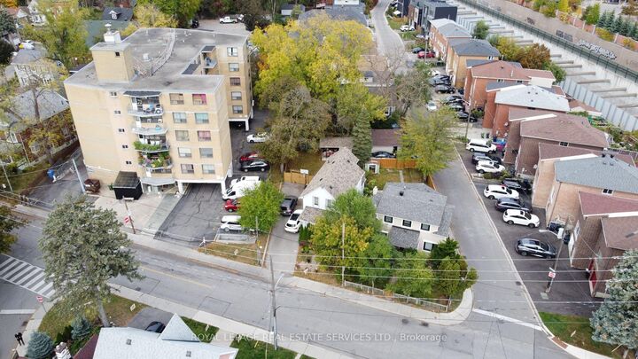 Property Photo:  4 King George Road  ON M9N 2C1 