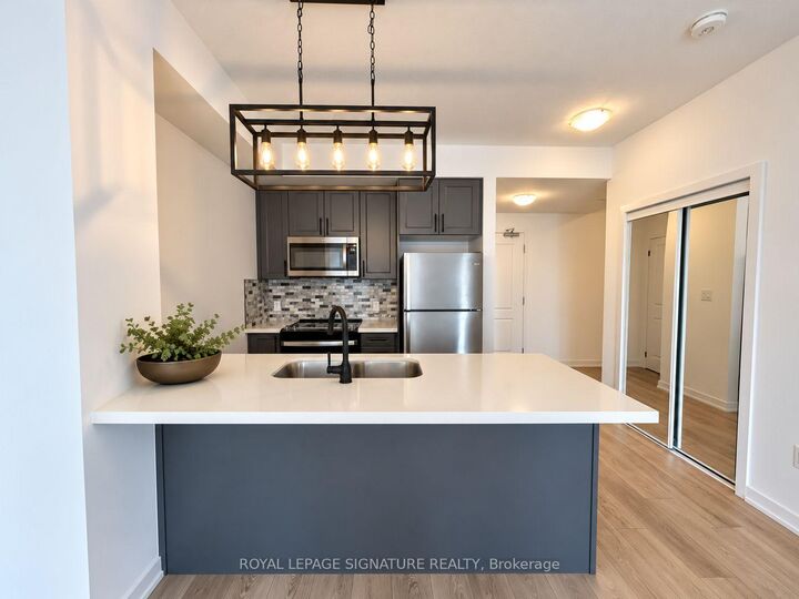 Property Photo:  460 Dundas Street E 807  ON L8B 2A5 