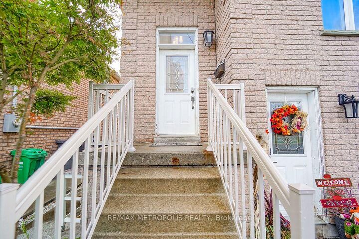 Property Photo:  195 Vodden Street E Main  ON L6V 1M9 