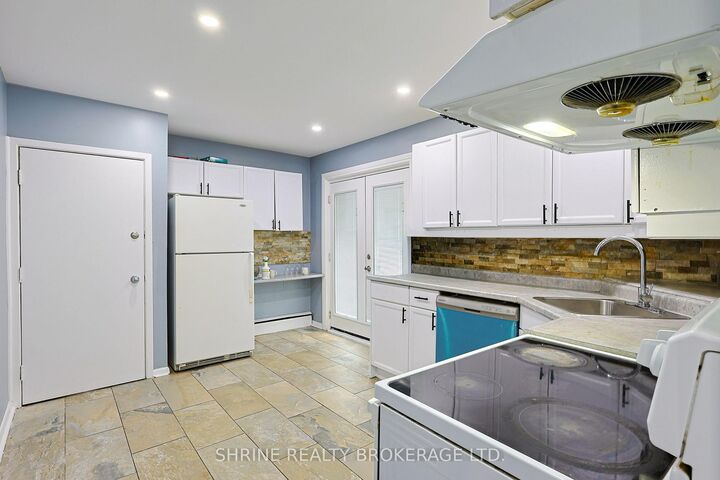 Property Photo:  321 Salisbury Street Upper Unit  ON N5Y 3A8 
